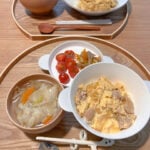 取り分けごはん　親子丼＆市販ワンタンでワンタンスープ